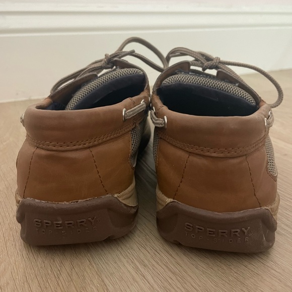 gently worn sperrys size 4 boys - Picture 3 of 5